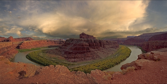 Bend in the Green River - Canyonlands