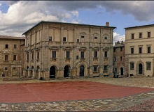 Comanche in Montipulciano Plaza