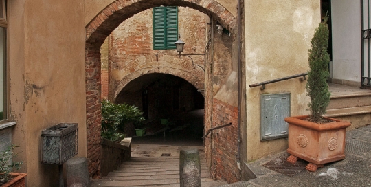Montepulciano Tunnel Sidewalk